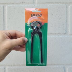 <div class="sku-tienda"><strong>COD:</strong> AMHT612</div>Tenaza hierro 6″ MAKAO