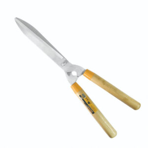 <div class="sku-tienda"><strong>COD:</strong> BRACTKM19329</div>TIJERA CORTACERCO 12″ (MANGO MADERA)