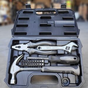 <div class="sku-tienda"><strong>COD:</strong> CEGKITBH</div>Kit basico de herramientas