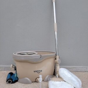 <div class="sku-tienda"><strong>COD:</strong> CEGVMOP-01</div>Limpiador y escurridor con pedal, ruedas y manija