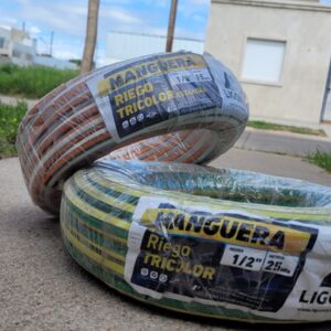 <div class="sku-tienda"><strong>COD:</strong> GOM021</div>Manguera tricolor reforzada 1/2″ x 25 mts.