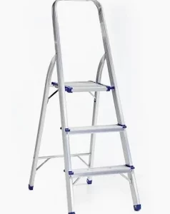 <div class="sku-tienda"><strong>COD:</strong> DEB011</div>Escalera de aluminio familiar 3  peldaños 1.17mts